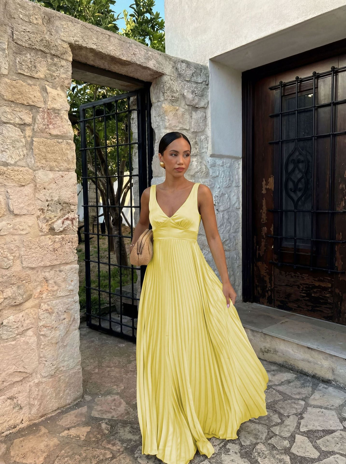 Summer Vacation Pleated V Neck Brace Dress